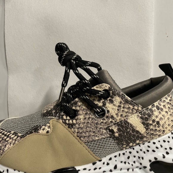 Nice Steve Madden shoes for woman/girls either one must buy - Picture 2 of 6